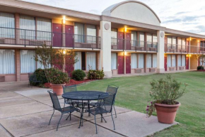 Days Inn by Wyndham Hillsboro TX